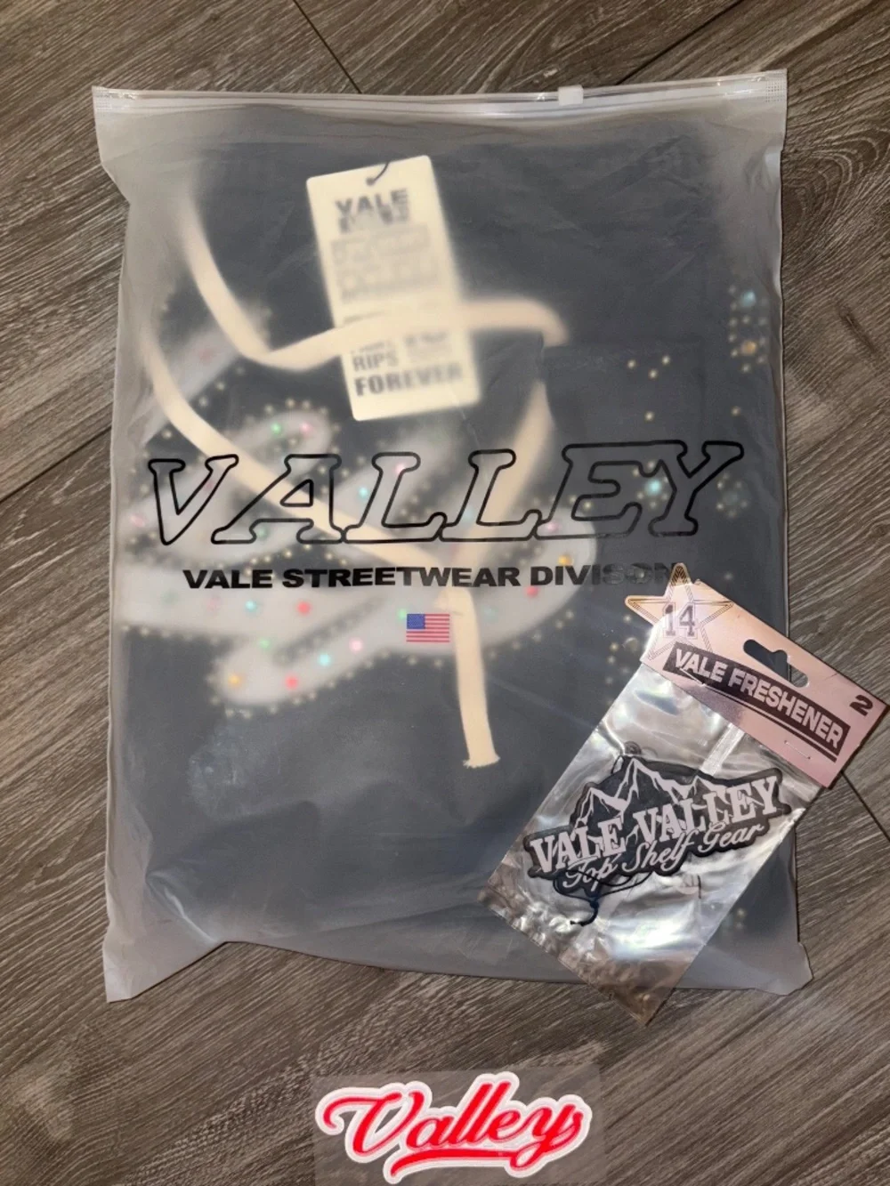 Valley forever SKITTLES SWORTS BLACK (Authentic)